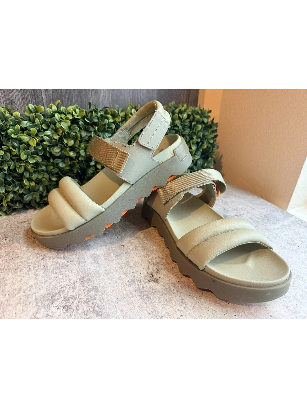 Sorel Women's VIIBE Leather Sandal - Safari Green, Size 8